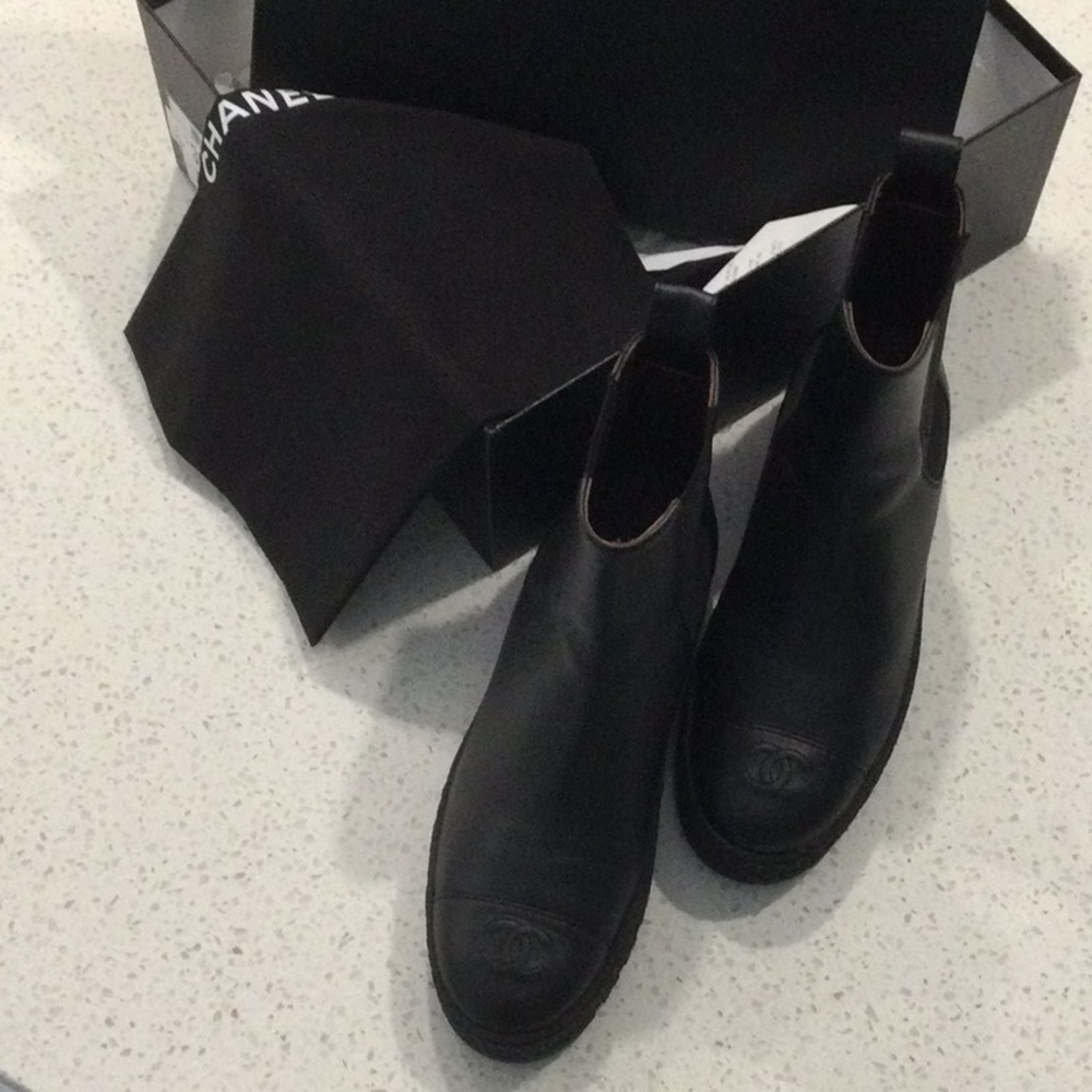 NWT AUTHENTIC CHANEL ANKLE BOOTS 2021                 SIZE    39.5 BLACK - Picture 4 of 8